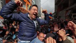 Upon leaving the Attorney General’s Office, Arce was received by hundreds of MAS supporters who shouted slogans in support of his presidential candidacy. Photo: Página 12