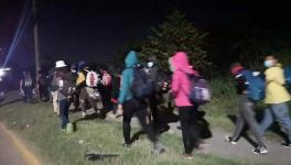 A small group of Honduran migrants left from the city of San Pedro Sula in a new migrant caravan for the United States on March 30. Photo: Gilda Silvestrucci/Telesur