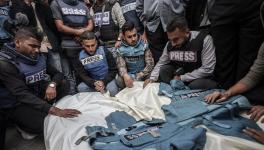 Relatives, colleagues and loved ones of Palestinian journalists Sari Mansour and Hasona Saliem, who were killed while working, mourn during funeral ceremony in Deir al-Balah, Gaza on November 19, 2023. Photo: Anadolu Ajansı / Ali Jadallah