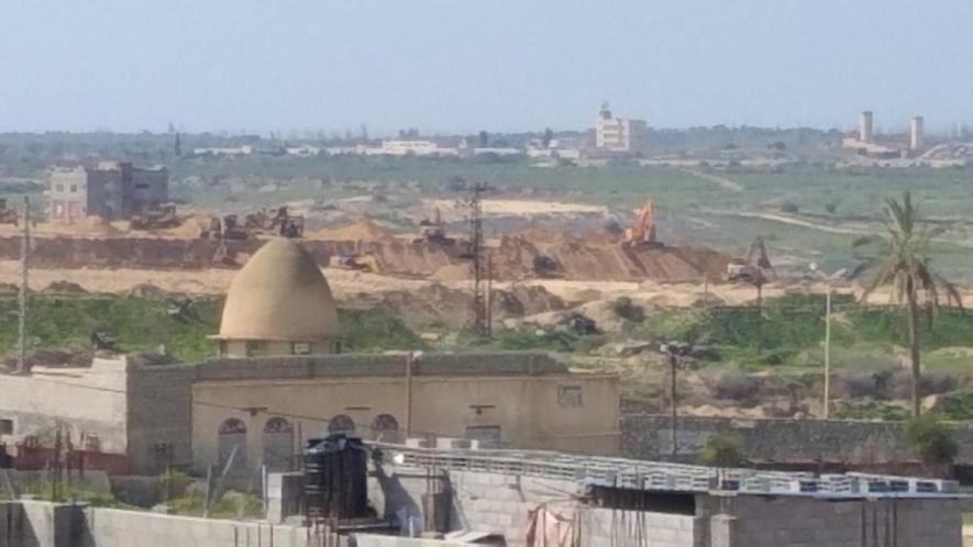 Construction of the wall on the border with Gaza. (Photo: Middle East Eye)