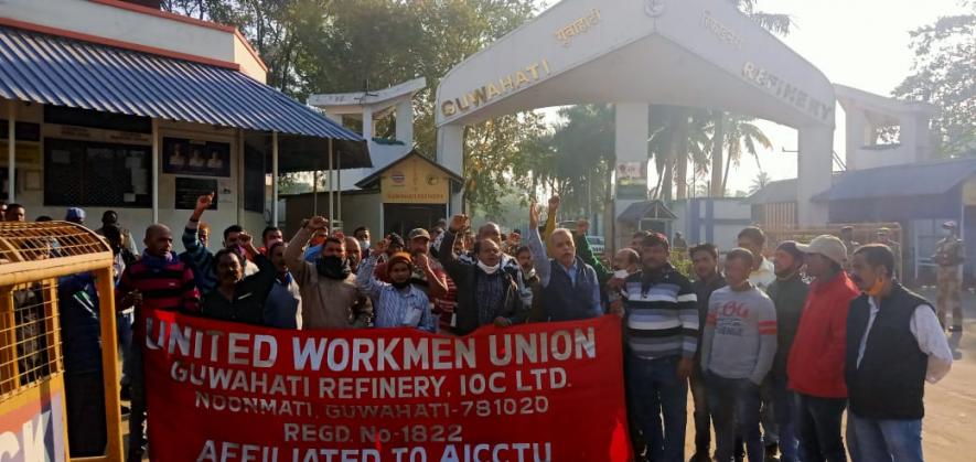 Picketing in front of Guwahati Refinery, Noonmati. 7 AM.