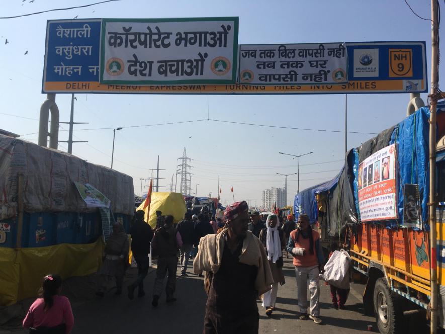 Farmers protest at Ghazipur border