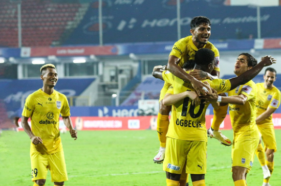 Mumbai City players against Bengaluru FC