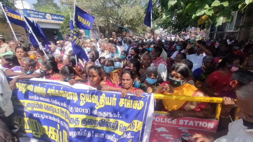 TN: Anganwadi and Mid-Day-Meal Workers Storm Chennai for Long Pending Demands