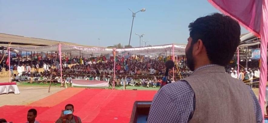 Dr. Vikram Singh addressing Mahapanchayat in Rewa on March 14