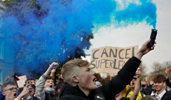 Chelsea FC fans protest against the Super League