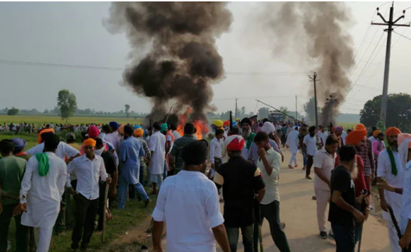 Lakhimpur Kheri Violence: Farmers Hold Black Flag Protest at Delhi's Singhu Border