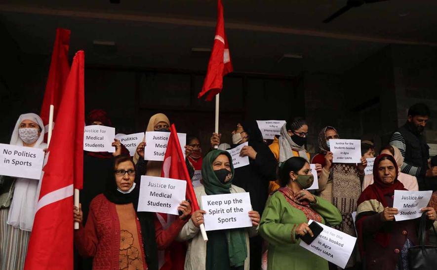 J&K: Protest Held to Demand Withdrawal of Sedition Charges Against Kashmiri Students