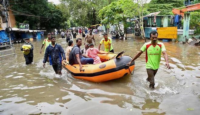 Rescue operation by coast guards. Image courtesy: The Weather Channel