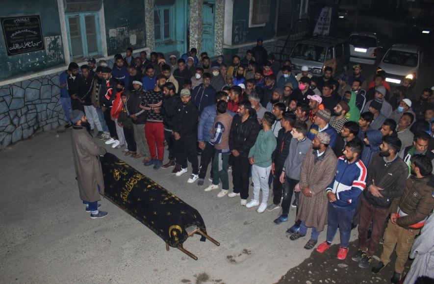 Funeral of Policeman Towseef Ahamad in Srinagar. Photo by Faizan Mir