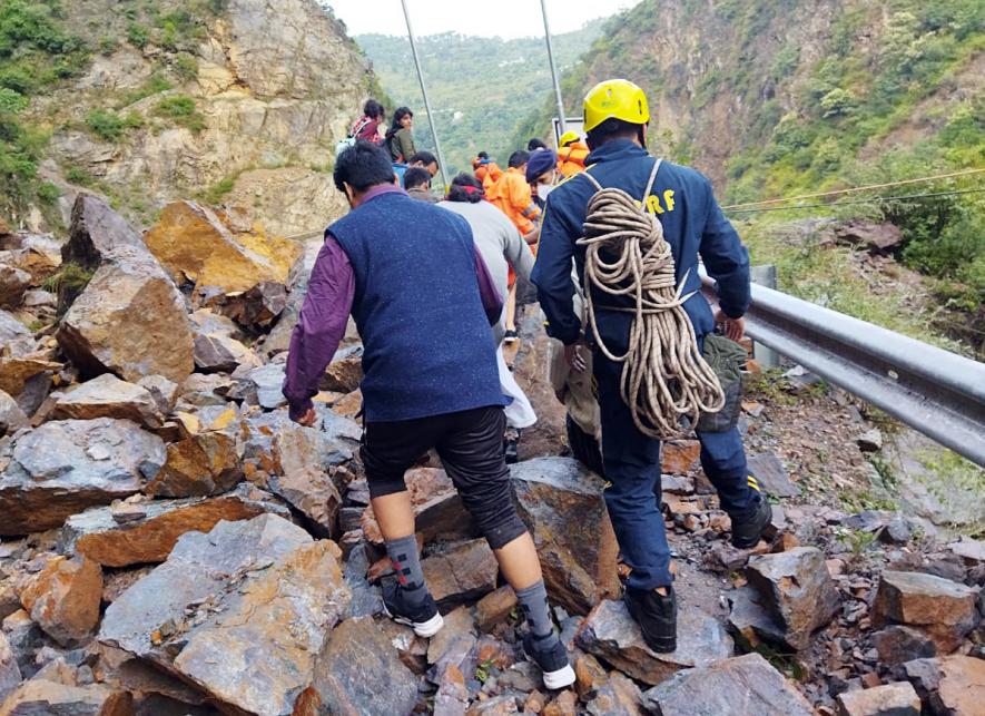 SDRF and NDRF personnel carry out a rescue operation of the tourist stranded due to the floods