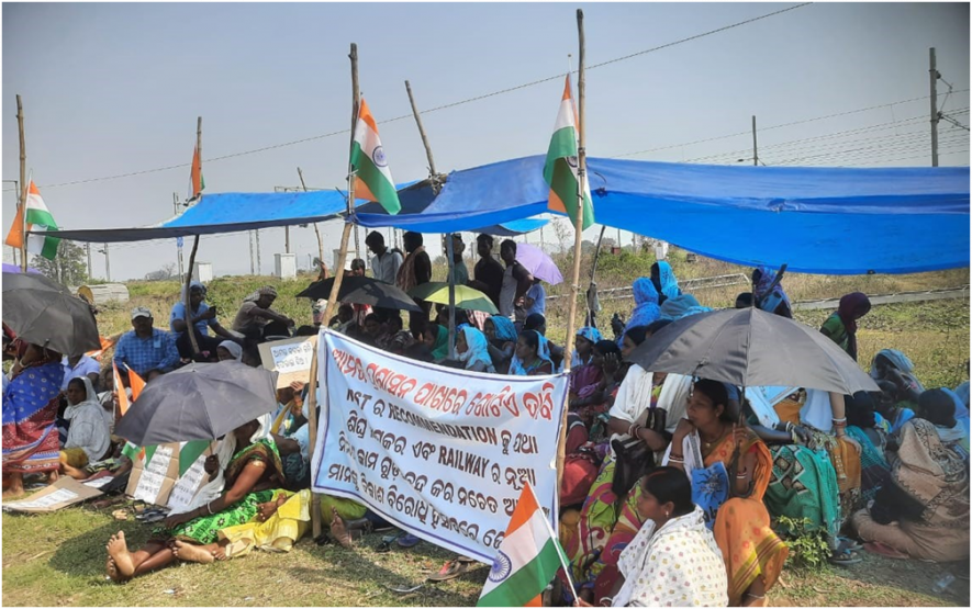 Dharna by displaced persons at Bondamunda, Odisha. Image: Anchalik Surakshya Committee, Bondamunda