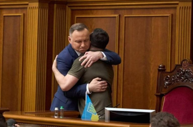 “Brotherly friends”: Ukrainian President Zelensky (R) and visiting Polish President Andrzej Duda, Kiev, May 22, 2022