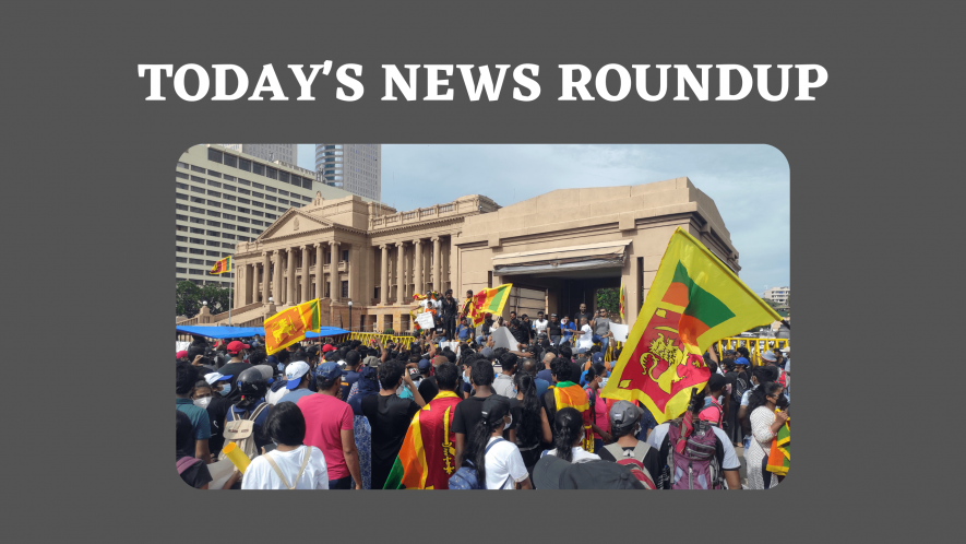 Sri Lankans protesting in front of the Presidential Secretariat in Colombo