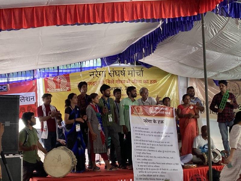 The first day of protest was marked by the singing of protest songs, among other activities. Image clicked by Ronak Chhabra