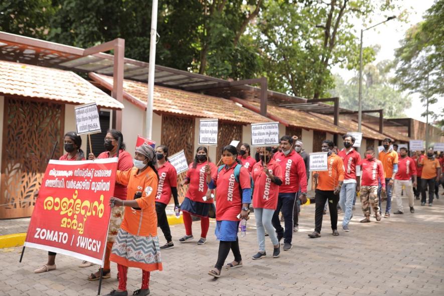 Delivery partners of Zomato and Swiggy participate in a march to the Raj Bhavan on August 19 (Courtesy: Jyothish). 