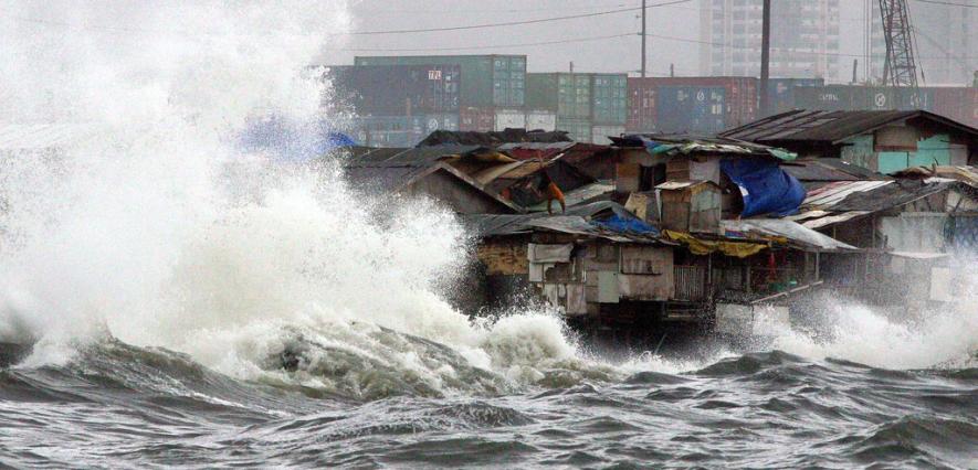 Powerful Typhoon Hinnamnor Batters South Korea, Thousands Flee to Safety