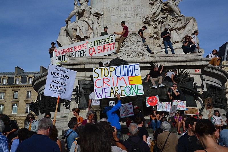 Climate change protesters march in Paris