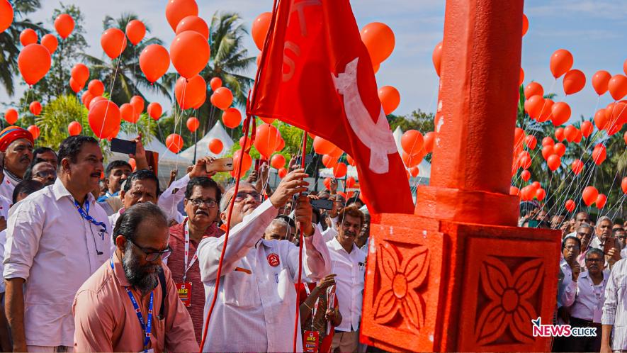 Dr Ashok Dhawale, president of the AIKS hoisted the flag to mark the commencement of the 35th all-India conference