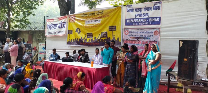 Photo: NREGA workers and civil groups protest against online attendance and Aadhaar-Based Payment System. Credit: NREGA Sangharsh