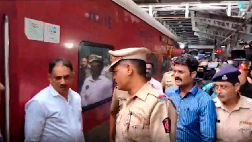 Mumbai-Jaipur Superfast Express train