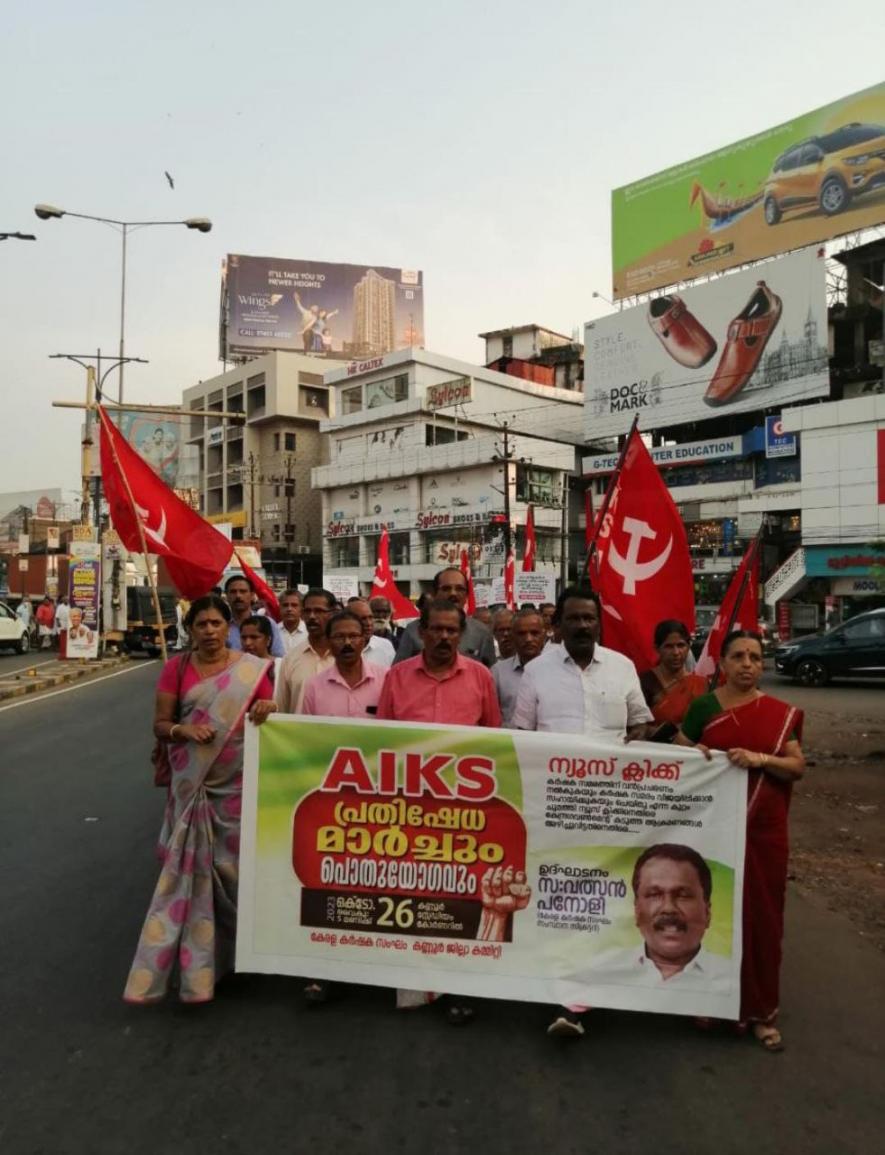 Kerala Karshaka Sangham state general secretary Valsan Panoli lead the solidarity march in Kannur.