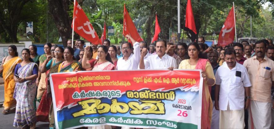Kerala Karshaka Sangham state president M Vijayakumar and other office-bearers march towards the Kerala Raj Bhavan.