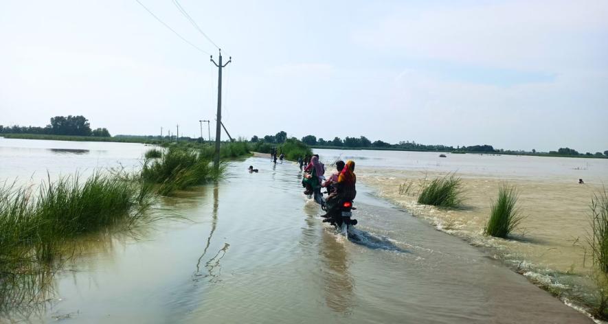 People passing through flooded roads (Photo - Ramji Mishra, 101Reporters).