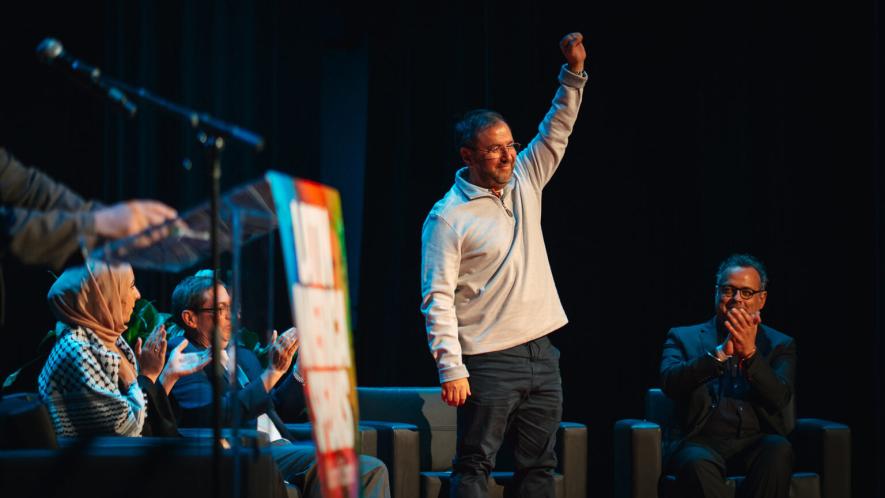 Foreign Minister of Venezuela Yvan Gil Pinto raises a fist in solidarity (Photo: Micah Fong)