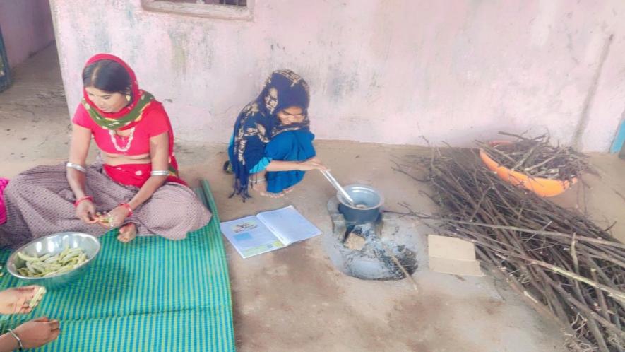 A girl cooking while studying (Photo - Laxmikanta Joshi, 101Reporters).