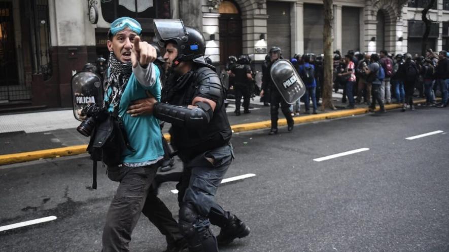 Police in Buenos Aires drag away a journalist. Photo: SiPreBa