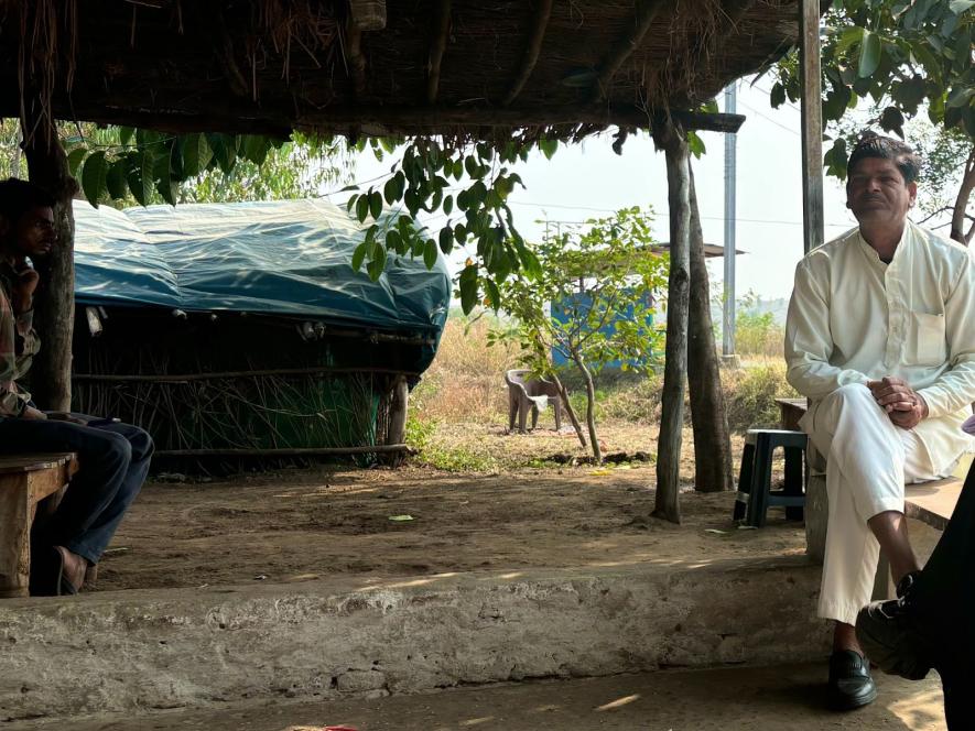 Farmers share their perspectives on wheat and jowar cultivation at a tea stall in Bhopal district. Credit: Author