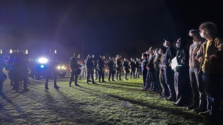 Cops in riot gear encircling the Dartmouth encampment in New Hampshire. Photo: PSL