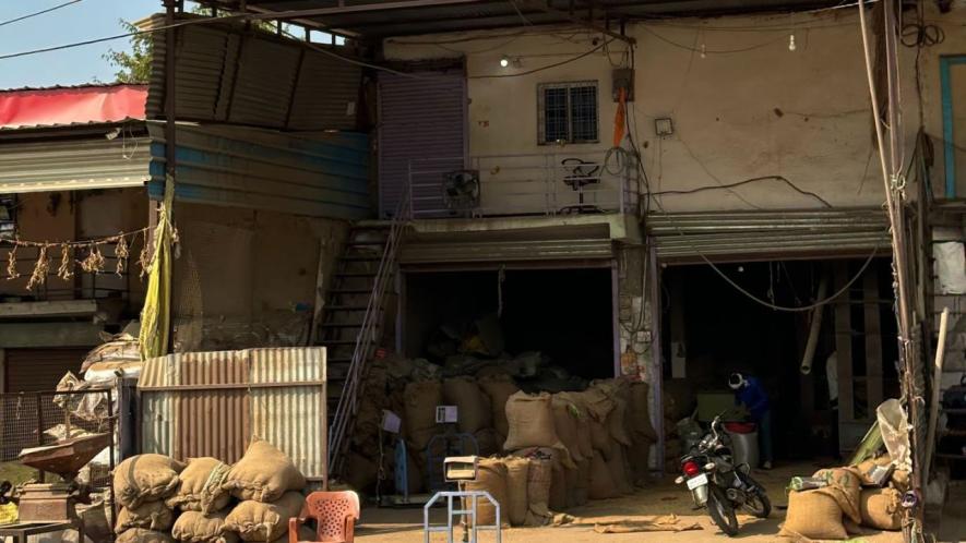 Sehore Mandi in Sehore district, Madhya Pradesh, is a major agricultural market where farmers sell a variety of crops, including wheat, soybean, and pulses. Image: Madiha Khanam