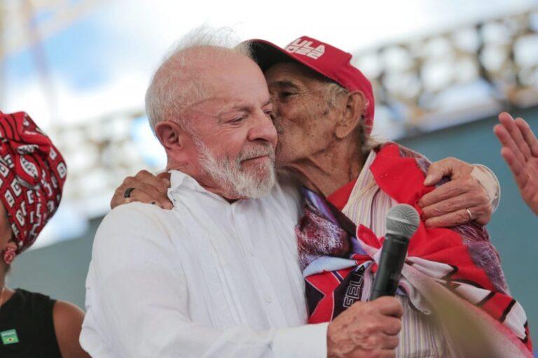 This was the president’s first visit to an MST camp during his third term. Photo: Lucas Bois/MST