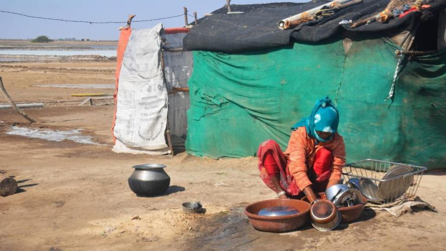 Limited water used for cleaning utensils (Photo - Amarendra Kishore, 101Reporters)