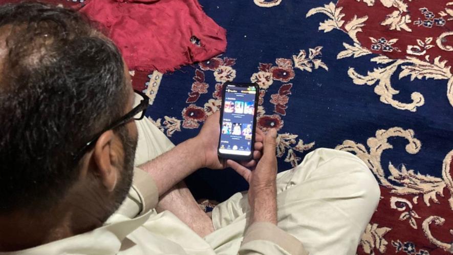 With smartphones in every household, rumour spreads very easily (Photo - Arsalan Bukhari, 101Reporters).