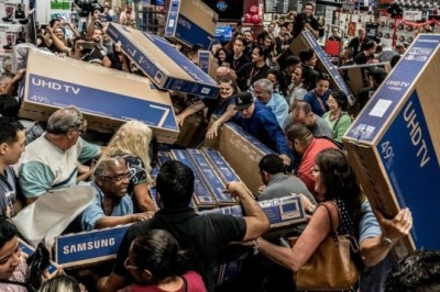 A Tragic Black Friday Incident: An Elderly Woman's Pursuit of a Gift Takes a Devastating Turn