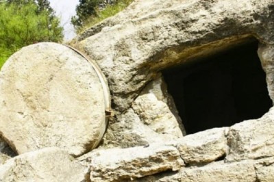 Unveiling a Hidden Mystery: Hikers Brave the Unknown and Unleash a Cryptic Secret