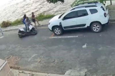Hilarious Mishap: Man Accidentally Sends Two Women's Scooter into the River While Trying to Help